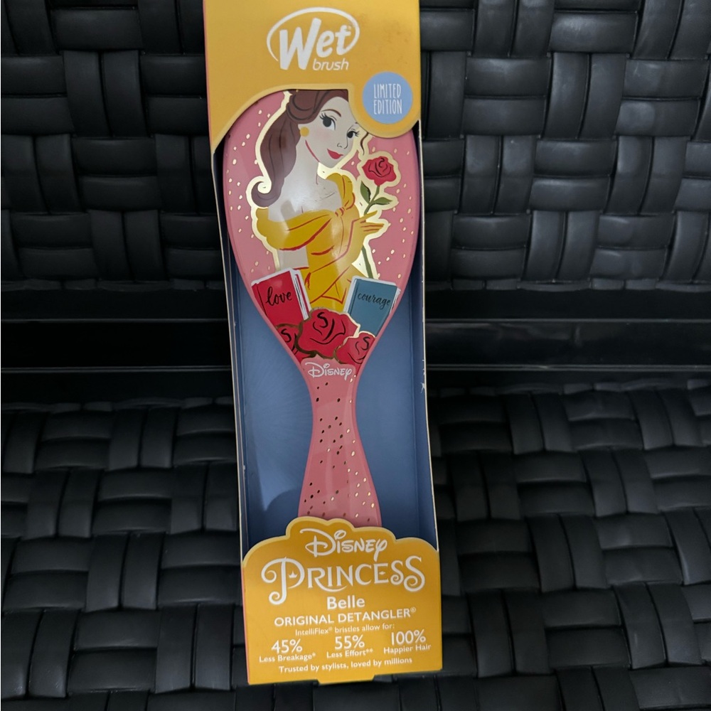 Wet Brush Detangler  Princesses Celebration - Belle Love Courage Pink Brush NWT
